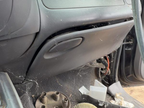 97-02 Ford Expedition Glove Box Assembly Complete Door With Latch Oem Gray 12 — photo 2
