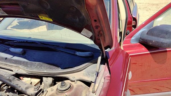 2001 Volvo V70 Hood Hinge LH Xc Red 445 — photo 2