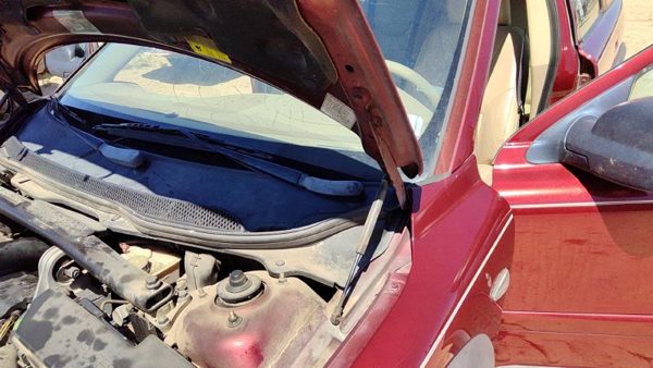 2001 Volvo V70 Hood Hinge LH Xc Red 445 — photo 3