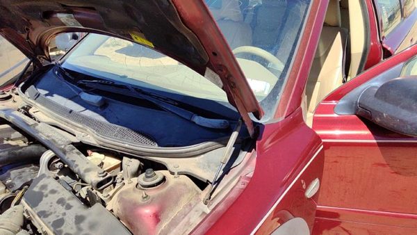 2001 Volvo V70 Hood Hinge LH Xc Red 445 — photo 4