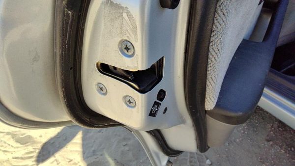 2000-2004 Subaru Legacy Driver Left Rear Door Latch With Rods/Cables Oem Back — photo 3