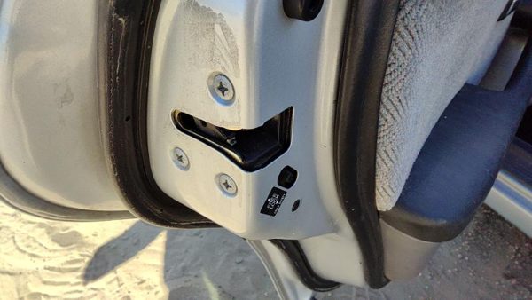 2000-2004 Subaru Legacy Driver Left Rear Door Latch With Rods/Cables Oem Back — photo 2