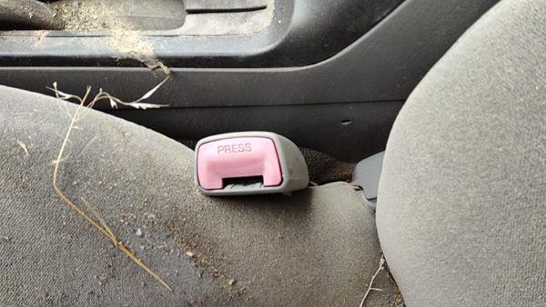2004-2006 Toyota Camry Driver Left Front Seat Belt Buckle Receiver Oem 95 Stone — photo 1