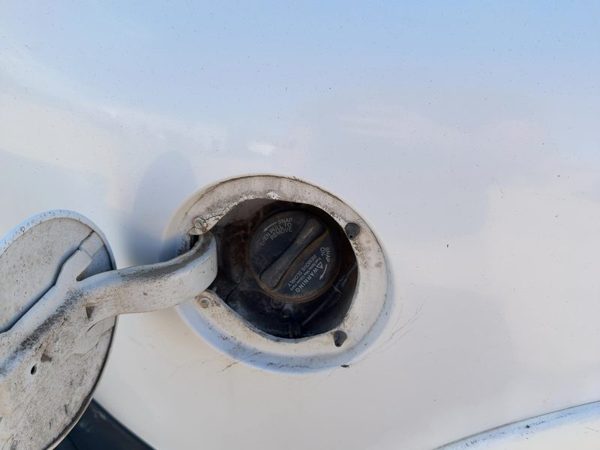 1999-2004 Ford F150 Fuel Filler Neck Assembly With Gas Cap Oem 1L3Z9034Aa — photo 3