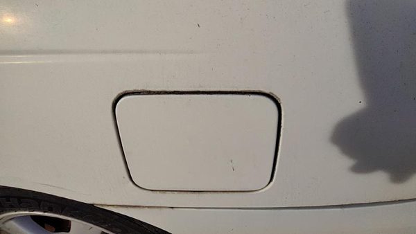 2000-2006 Nissan Sentra Fuel Tank Door With Hinge Gas Lid Oem Filler White Qm1 — photo 2