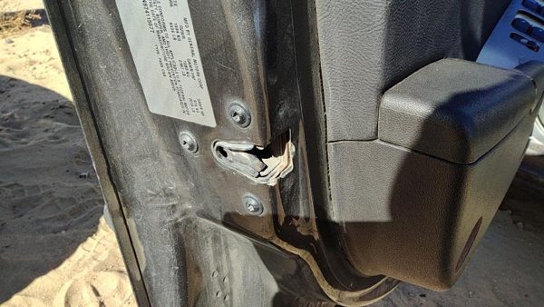 2005-2010 Pontiac G6 Driver Left Front Door Latch With Rods/Cables Oem Sedan — photo 2