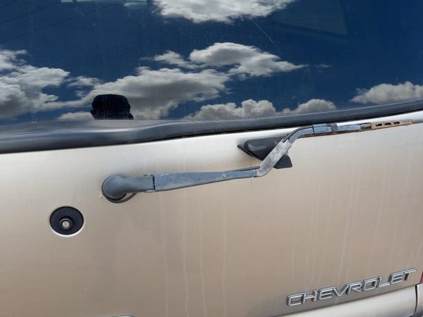 00-06 Chevy Suburban Back Glass Wiper Arm Oem Rear Window Blade Liftgate Hatch — photo 2