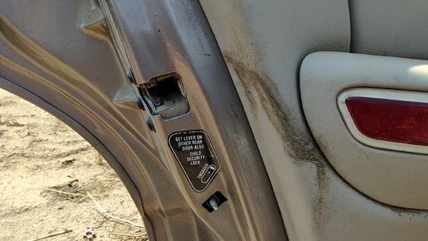 1998-2004 Cadillac Deville Driver Left Rear Door Latch With Rods/Cables Oem Back — photo 2