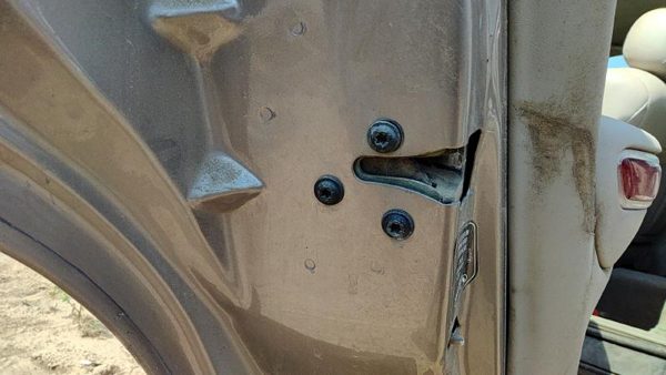 1998-2004 Cadillac Deville Driver Left Rear Door Latch With Rods/Cables Oem Back — photo 3