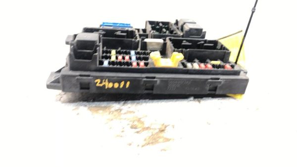 2008 Chrysler Aspen Cabin Interior Fuse Box Panel Oem Power Distribution — photo 6