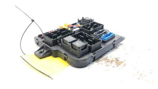 2008 Chrysler Aspen Cabin Interior Fuse Box Panel Oem Power Distribution — photo 2
