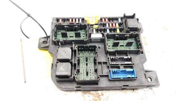 2008 Chrysler Aspen Cabin Interior Fuse Box Panel Oem Power Distribution — photo 1