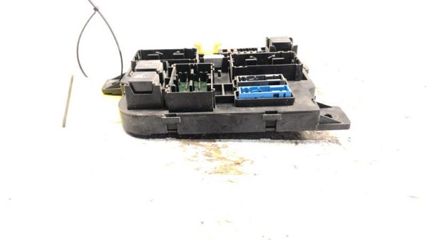2008 Chrysler Aspen Cabin Interior Fuse Box Panel Oem Power Distribution — photo 4