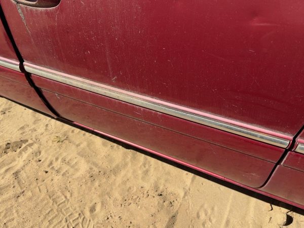 96 Town & Country Driver Left Rear Moulding From Door Back Candy Apple Red Ph2 — photo 1