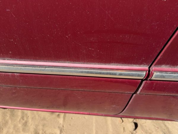 96 Town & Country Driver Left Rear Moulding From Door Back Candy Apple Red Ph2 — photo 2