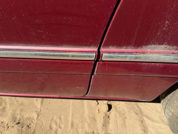 96 Town & Country Driver Left Rear Moulding From Door Back Candy Apple Red Ph2 — photo 3