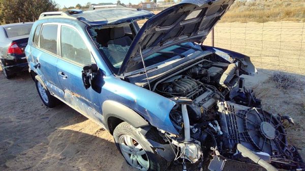2006 Hyundai Tucson — vehicle photo 2