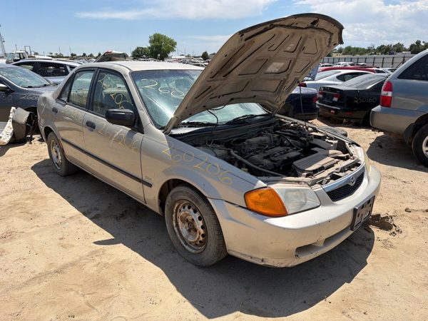 2000 Mazda Protege — vehicle photo 1