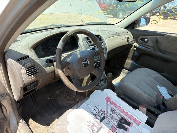 2000 Mazda Protege — vehicle photo 5