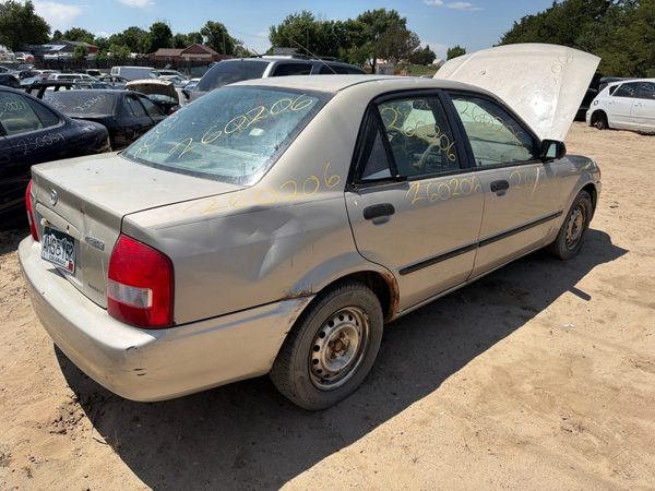 2000 Mazda Protege — vehicle photo 7