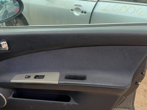 05-06 Altima Passenger Right Front Door Trim Panel With Switches Charcoal G — photo 4