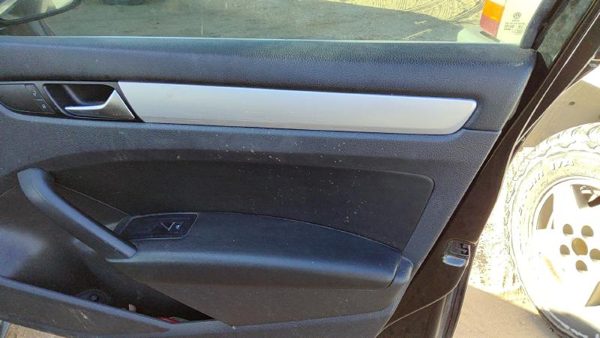 2012-2019 Vw Passat Passenger Right Front Door Trim Panel With Switches Black Tb — photo 2