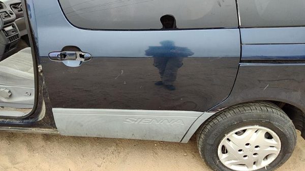 2001 Toyota Sienna Rear Door LH Blue 8Q0 — photo 2