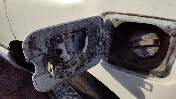1992-1999 Pontiac Bonneville Fuel Tank Door With Hinge Gas Lid Oem Filler White — photo 3