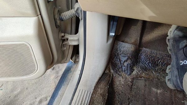 2007-2009 Suzuki Grand Vitara Xl-7 Driver Left Lower Kick Trim Panel Oem Tan — photo 1