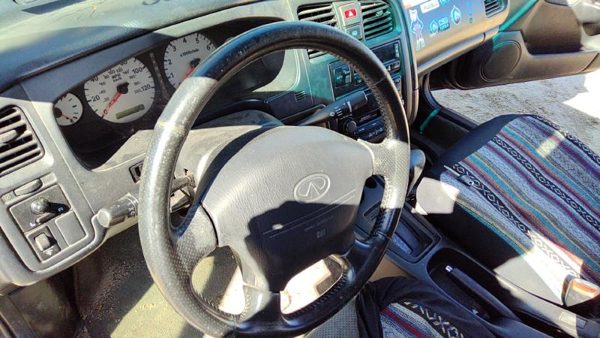 2002 INFINITI G20 Steering Column Floor Shift Key — photo 1