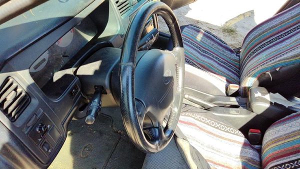 2002 INFINITI G20 Steering Column Floor Shift Key — photo 2