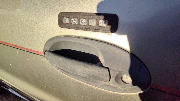 2007 Ford Freestar Outside Door Handle LH — photo 3