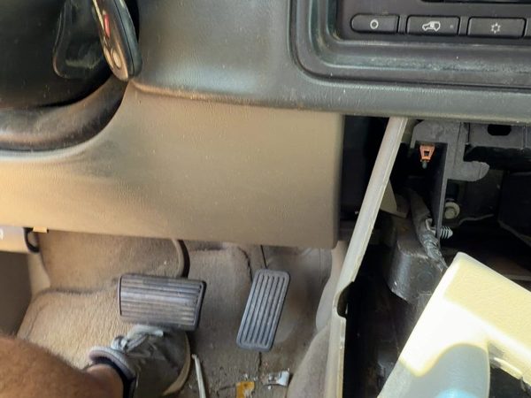 05-06 Suburban 1500 Lower Dash Under Column Knee Bolster Trim Panel Oem Gray 92I — photo 3