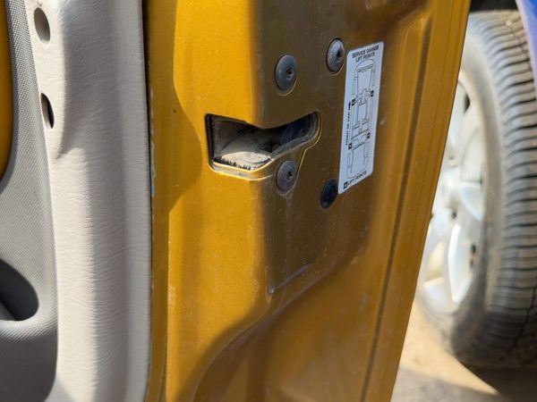 2002 Chrysler Pt Cruiser Passenger Right Front Door Latch With Rods/Cables Oem — photo 1