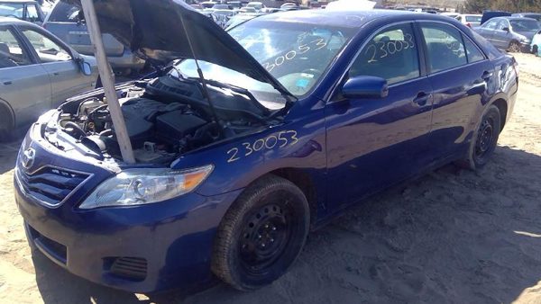 2011 Toyota Camry — vehicle photo 3