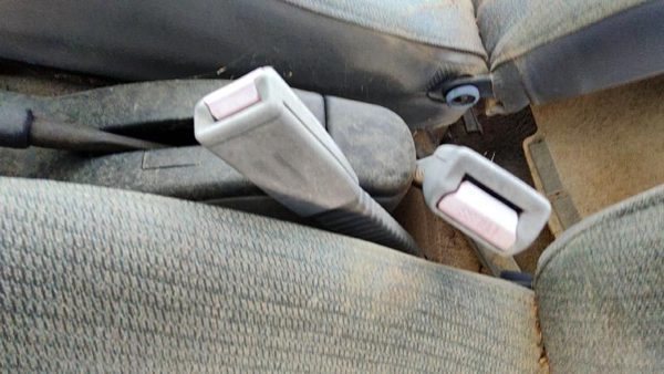 94-97 Ford Aspire Driver Left Front Seat Belt Buckle Receiver Oem Gray — photo 3