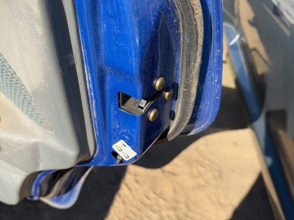 04-08 Aveo Passenger Right Rear Door Latch With Rods/Cables Oem Back Hatchback — photo 1