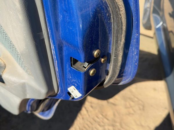 04-08 Aveo Passenger Right Rear Door Latch With Rods/Cables Oem Back Hatchback — photo 2