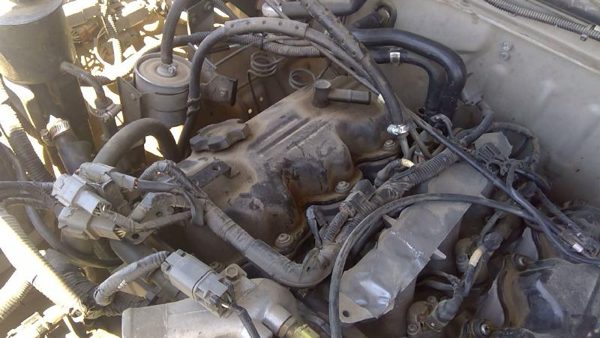 1994 Nissan Pathfinder Passenger Right Valve Cover SOHC 3.0L — photo 3
