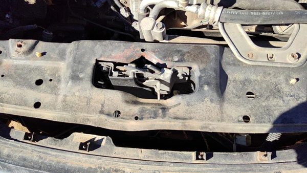 1996-1998 Honda Civic Hood Latch Assembly With Bracket Oem 6071245 — photo 2