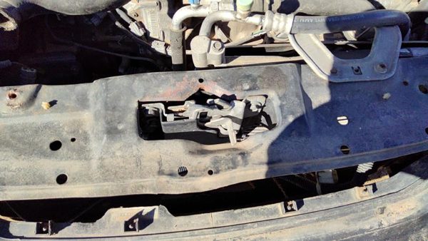 1996-1998 Honda Civic Hood Latch Assembly With Bracket Oem 6071245 — photo 4
