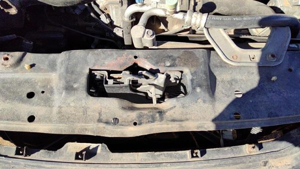 1996-1998 Honda Civic Hood Latch Assembly With Bracket Oem 6071245 — photo 3