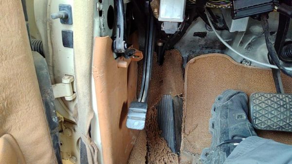 79-85 Mercedes 300Td Parking Brake Pedal Assembly Oem Complete Emergency Unit — photo 1
