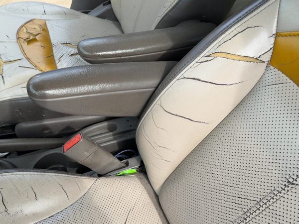 01-02 Pt Cruiser Driver Left Front Arm Rest Side Seat Oem Taupe/Beige Fl — photo 1