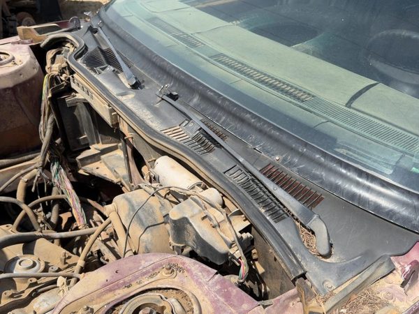 1986 Buick Park Ave Windshield Wiper Cowl Vent Trim Panel Oem Cover — photo 1