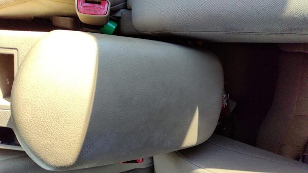 2011 Toyota RAV4 Front Console 40 Sand Beige Latch Broke — photo 3