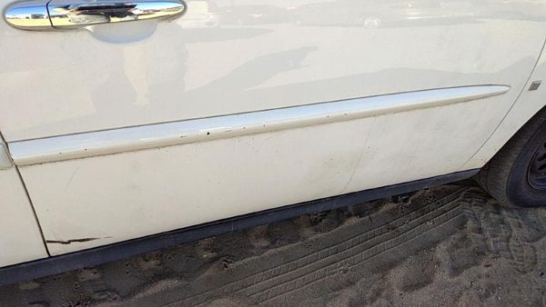 05-09 Lacrosse Passenger Right Front Moulding From Door Oem Trim Strip White 40U — photo 1