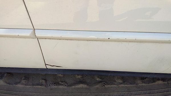05-09 Lacrosse Passenger Right Front Moulding From Door Oem Trim Strip White 40U — photo 2