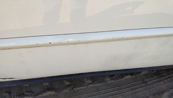 05-09 Lacrosse Passenger Right Front Moulding From Door Oem Trim Strip White 40U — photo 4
