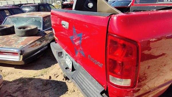 2005 Dodge Ram 1500 Trunk/decklid/hatch/tailgate Red PR4 — photo 2